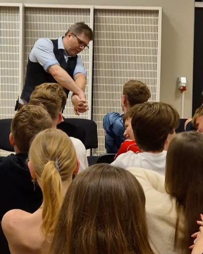 I sidste uge havde vi besøg af Lasse Kvist, som er showhypnotisør ✨
Lasse lavede et fantastisk show, og der blev grint fra start til slut 🤩
Tusind tak for besøget! 👏🏼

@lassekvist.dk #klankefterskole